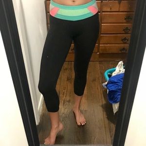 🍋 Lululemon Black Leggings Crops Size 6